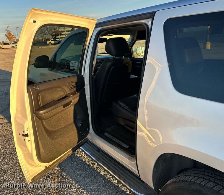 image for item DF8439 2012 GMC Yukon Denali SUV