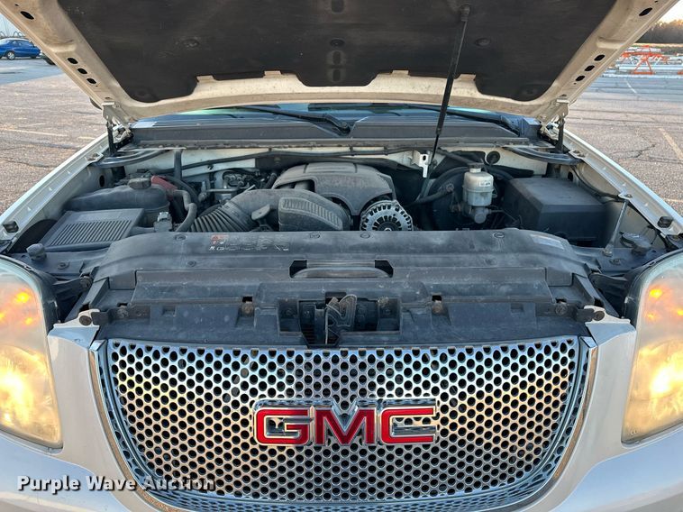 image for item DF8439 2012 GMC Yukon Denali SUV