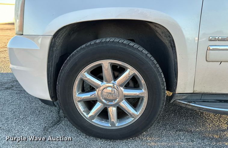 image for item DF8439 2012 GMC Yukon Denali SUV