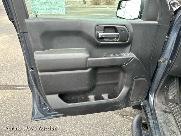 image for item DF8446 2020 Chevrolet Silverado 1500 Crew Cab pickup truck