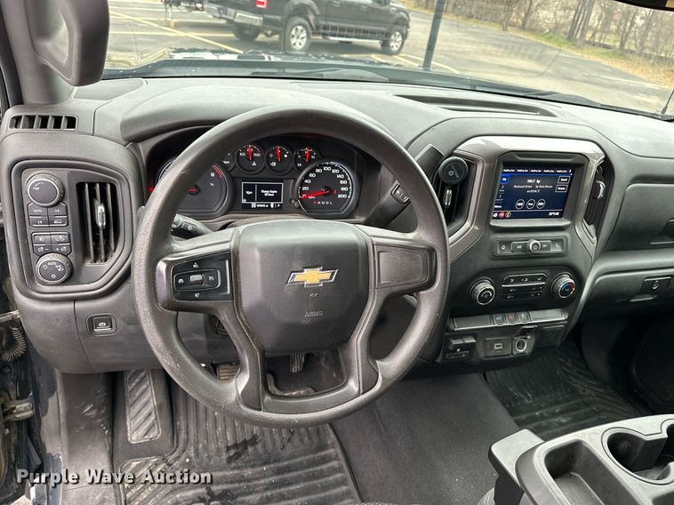 image for item DF8446 2020 Chevrolet Silverado 1500 Crew Cab pickup truck