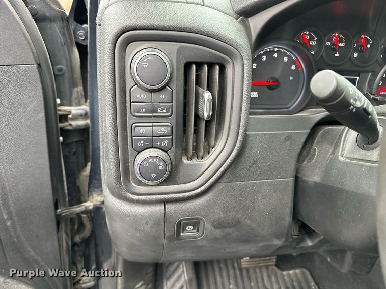 image for item DF8446 2020 Chevrolet Silverado 1500 Crew Cab pickup truck