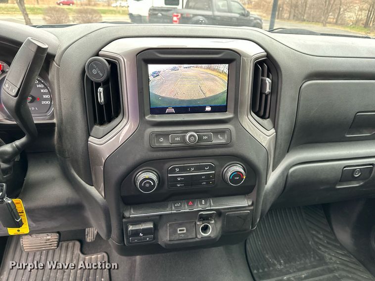 image for item DF8446 2020 Chevrolet Silverado 1500 Crew Cab pickup truck