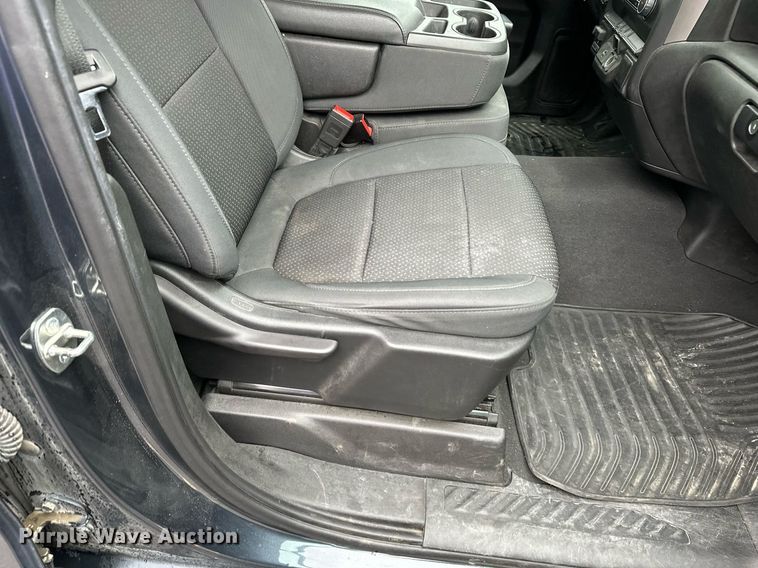 image for item DF8446 2020 Chevrolet Silverado 1500 Crew Cab pickup truck