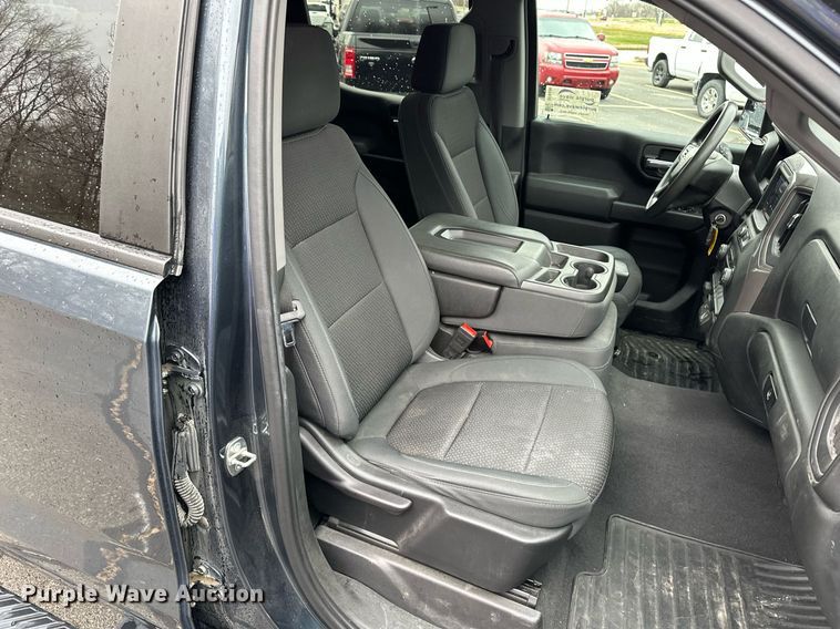 image for item DF8446 2020 Chevrolet Silverado 1500 Crew Cab pickup truck