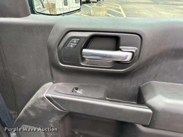 image for item DF8446 2020 Chevrolet Silverado 1500 Crew Cab pickup truck