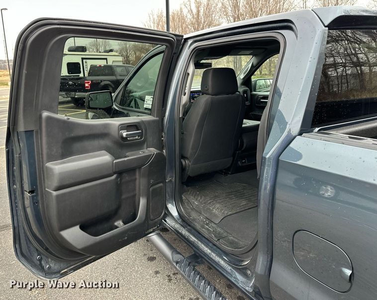 image for item DF8446 2020 Chevrolet Silverado 1500 Crew Cab pickup truck