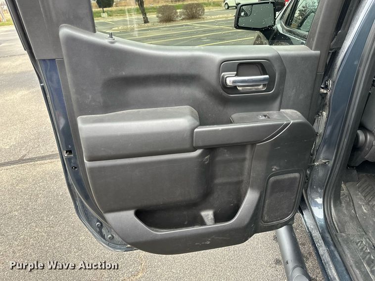 image for item DF8446 2020 Chevrolet Silverado 1500 Crew Cab pickup truck