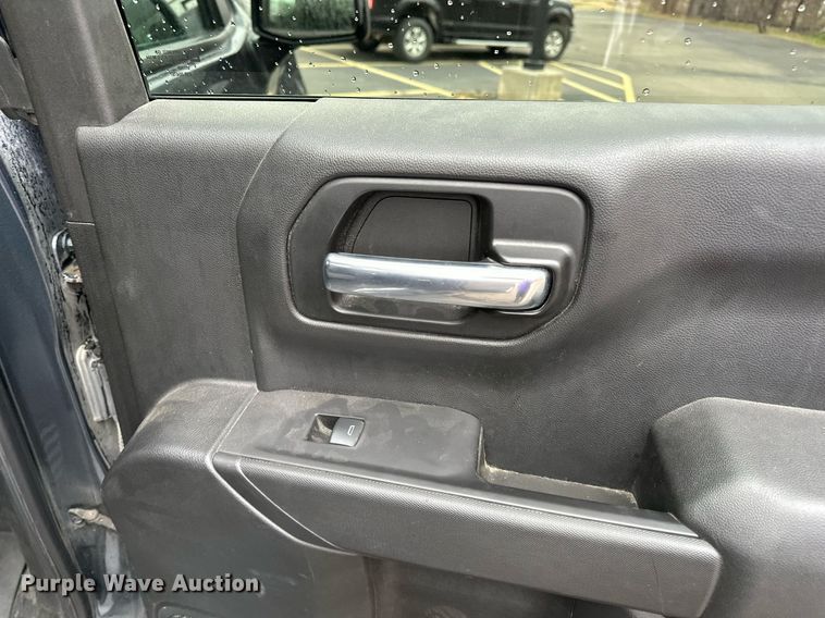 image for item DF8446 2020 Chevrolet Silverado 1500 Crew Cab pickup truck