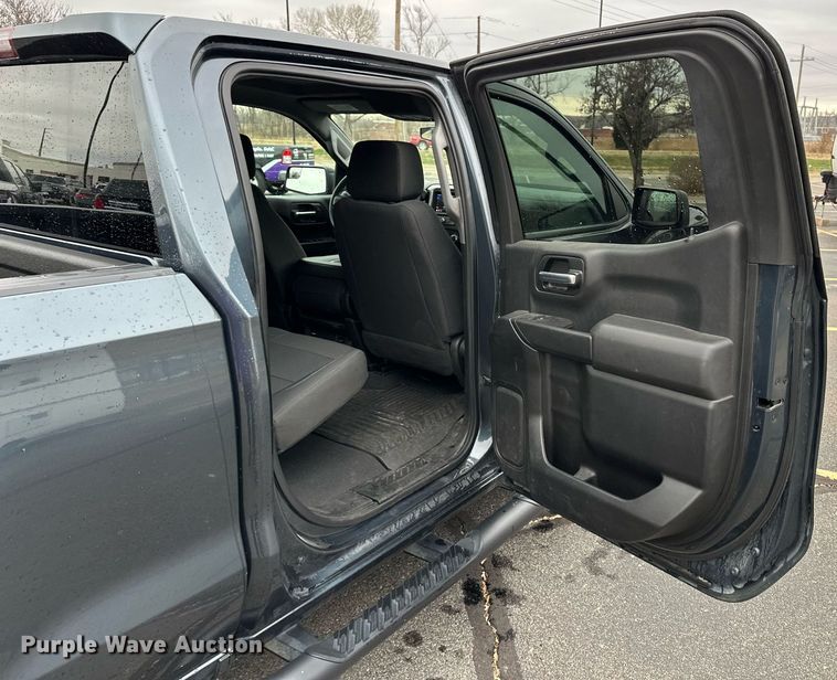 image for item DF8446 2020 Chevrolet Silverado 1500 Crew Cab pickup truck