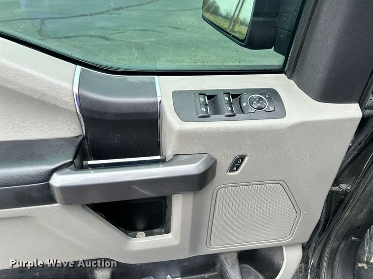 image for item DF8447 2020 Ford F150 SuperCrew pickup truck