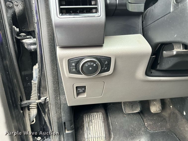 image for item DF8447 2020 Ford F150 SuperCrew pickup truck