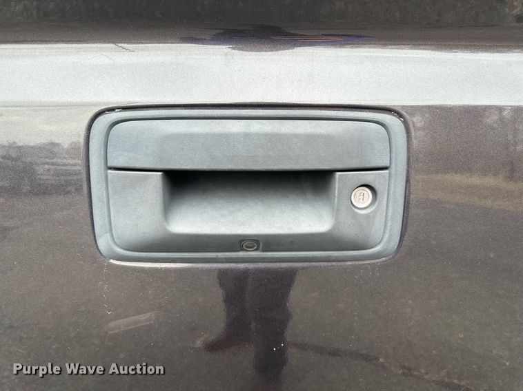 image for item DF8448 2015 Chevrolet Silverado 1500 Crew Cab pickup truck