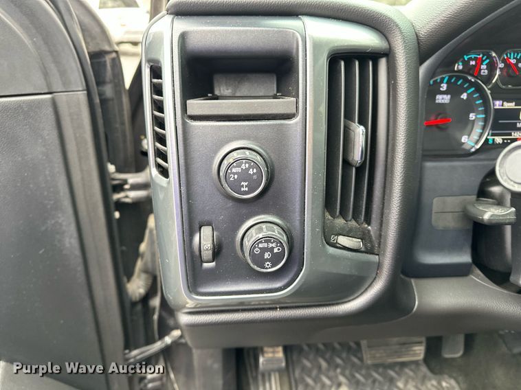 image for item DF8448 2015 Chevrolet Silverado 1500 Crew Cab pickup truck