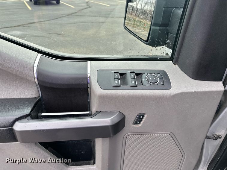 image for item DF8449 2019 Ford F150 SuperCrew pickup truck