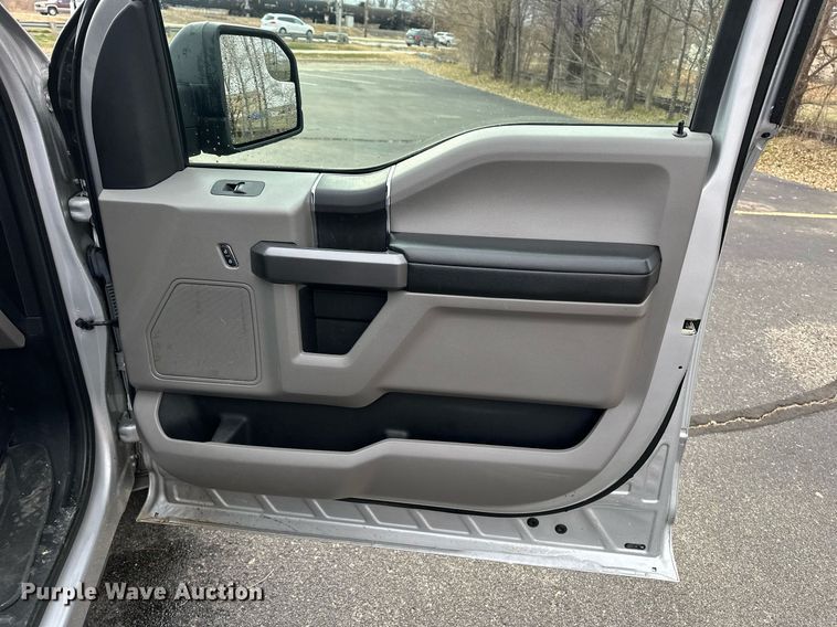 image for item DF8449 2019 Ford F150 SuperCrew pickup truck