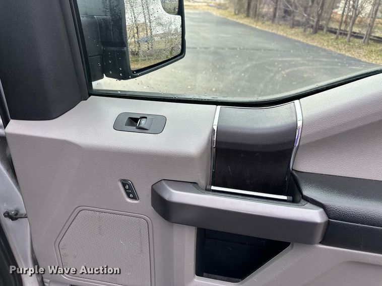 image for item DF8449 2019 Ford F150 SuperCrew pickup truck