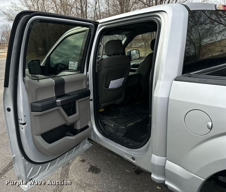 image for item DF8449 2019 Ford F150 SuperCrew pickup truck