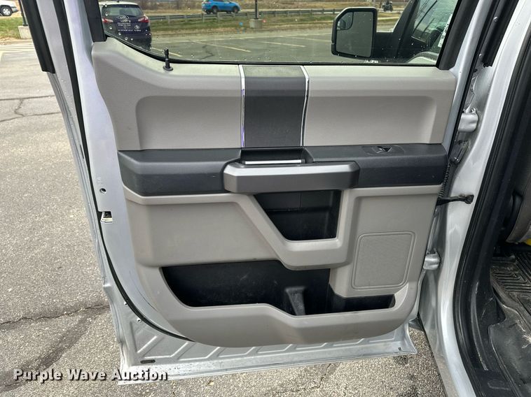 image for item DF8449 2019 Ford F150 SuperCrew pickup truck