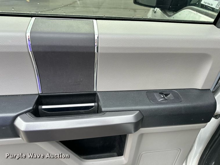 image for item DF8449 2019 Ford F150 SuperCrew pickup truck