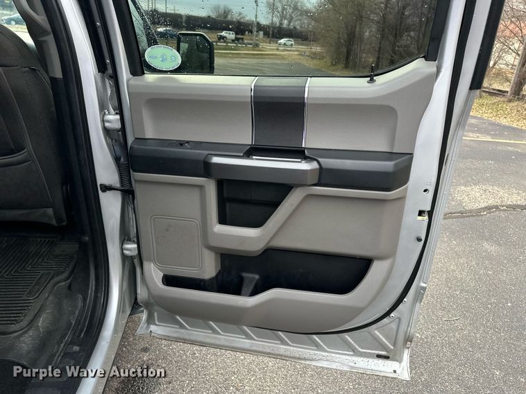 image for item DF8449 2019 Ford F150 SuperCrew pickup truck