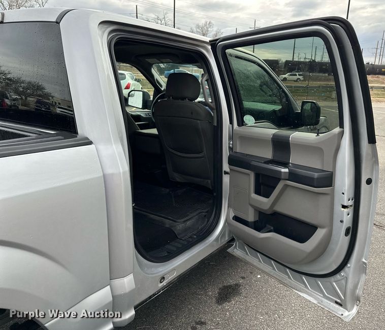 image for item DF8449 2019 Ford F150 SuperCrew pickup truck