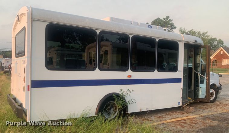 image for item DM1765 2016 Chevrolet  4500 shuttle bus