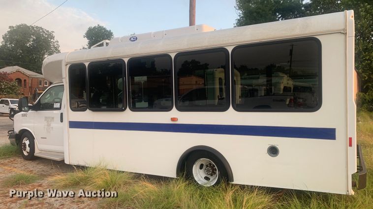 image for item DM1765 2016 Chevrolet  4500 shuttle bus