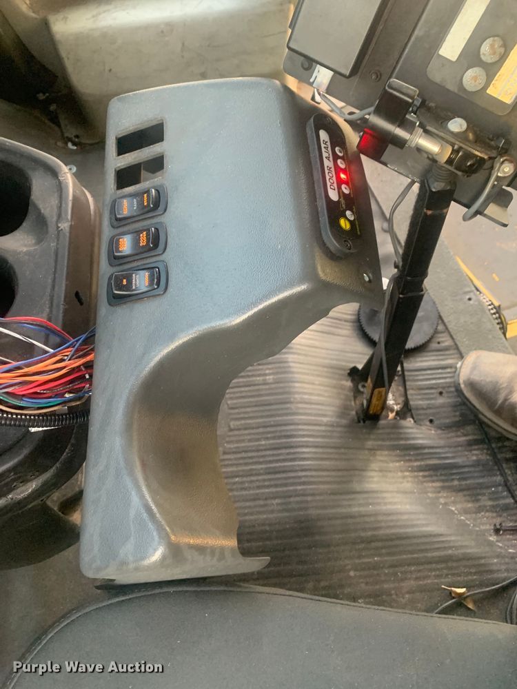 image for item DM1765 2016 Chevrolet  4500 shuttle bus