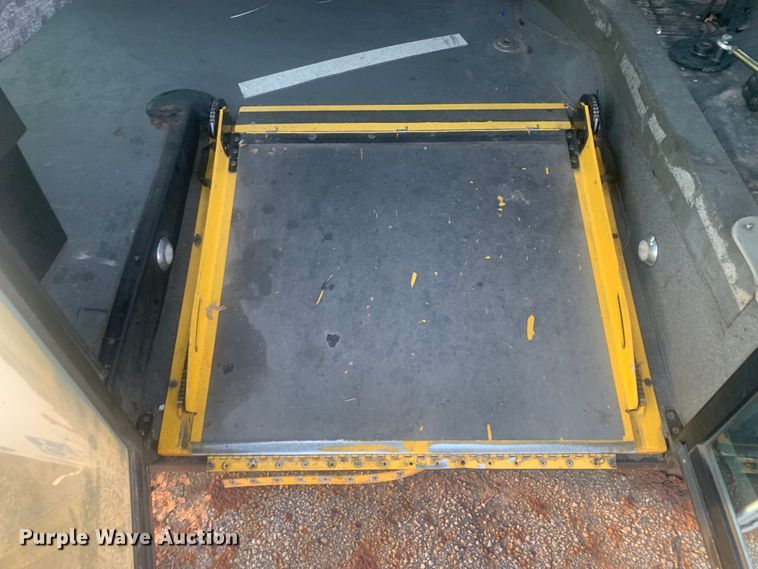 image for item DM1765 2016 Chevrolet  4500 shuttle bus