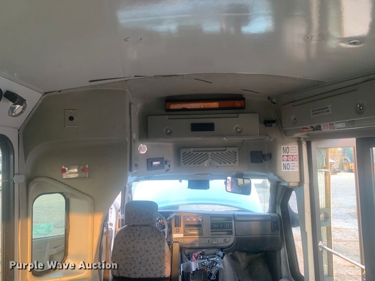 image for item DM1765 2016 Chevrolet  4500 shuttle bus