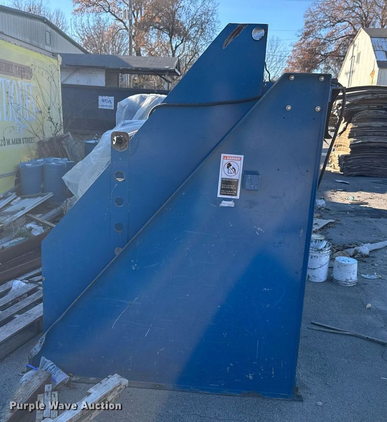 image for item DO0005 1998 Excel EX60 horizontal closed door baler