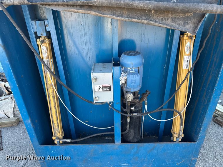 image for item DO0005 1998 Excel EX60 horizontal closed door baler