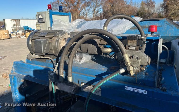 image for item DO0005 1998 Excel EX60 horizontal closed door baler