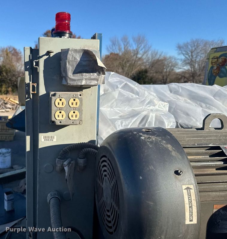 image for item DO0005 1998 Excel EX60 horizontal closed door baler