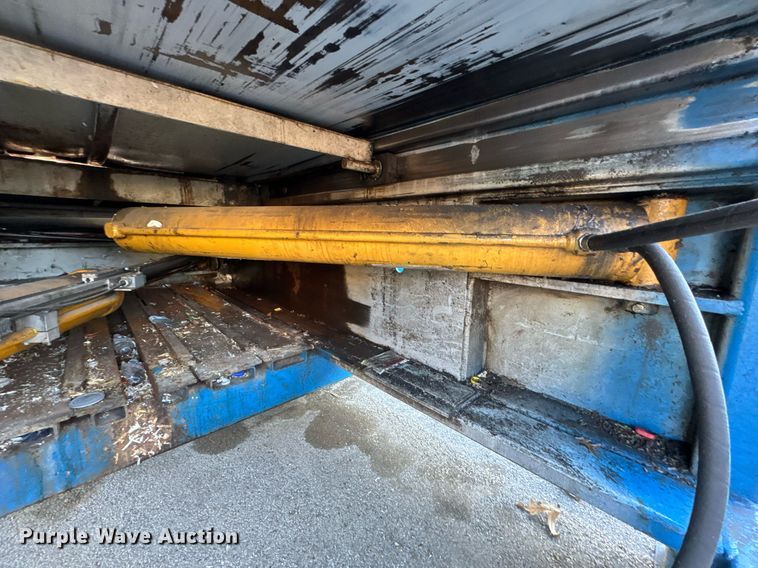 image for item DO0005 1998 Excel EX60 horizontal closed door baler