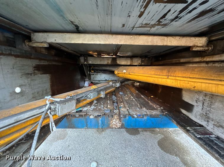 image for item DO0005 1998 Excel EX60 horizontal closed door baler