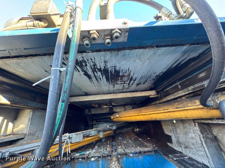 image for item DO0005 1998 Excel EX60 horizontal closed door baler