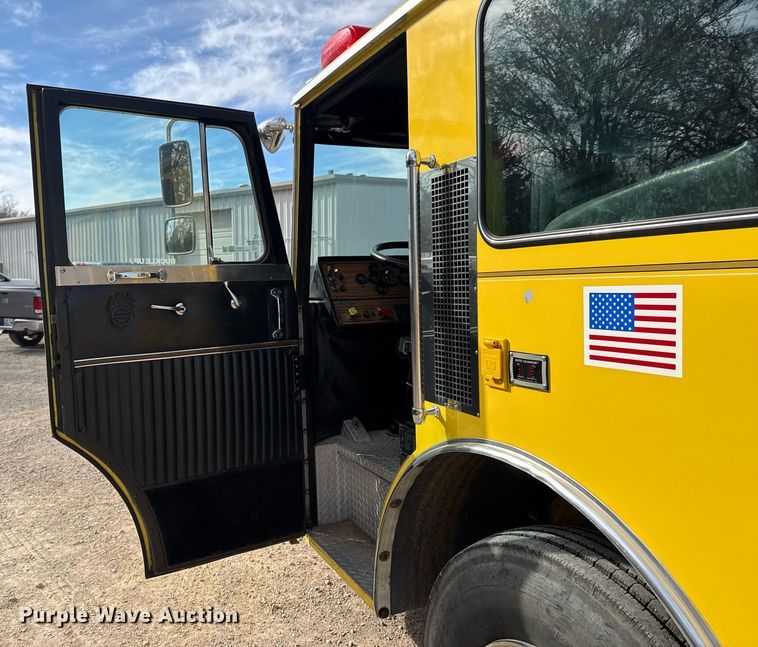 image for item DO0037 1986 Sutphen Deluge pumper fire truck