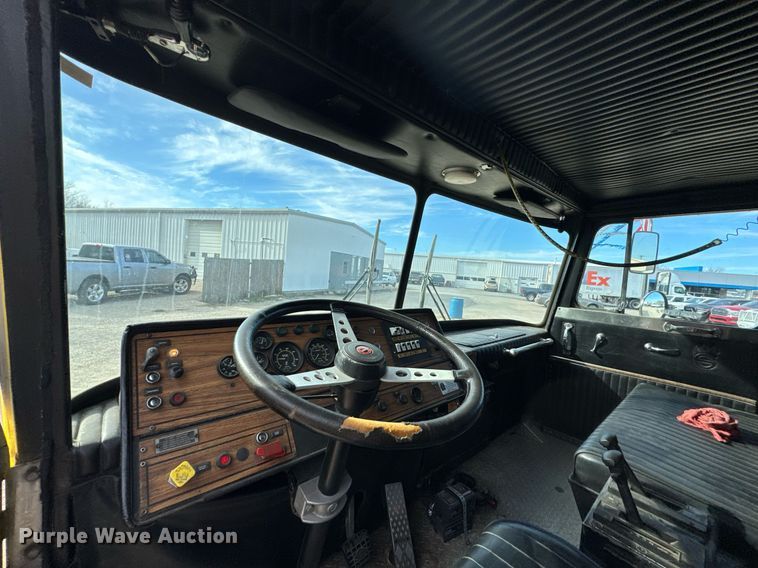 image for item DO0037 1986 Sutphen Deluge pumper fire truck