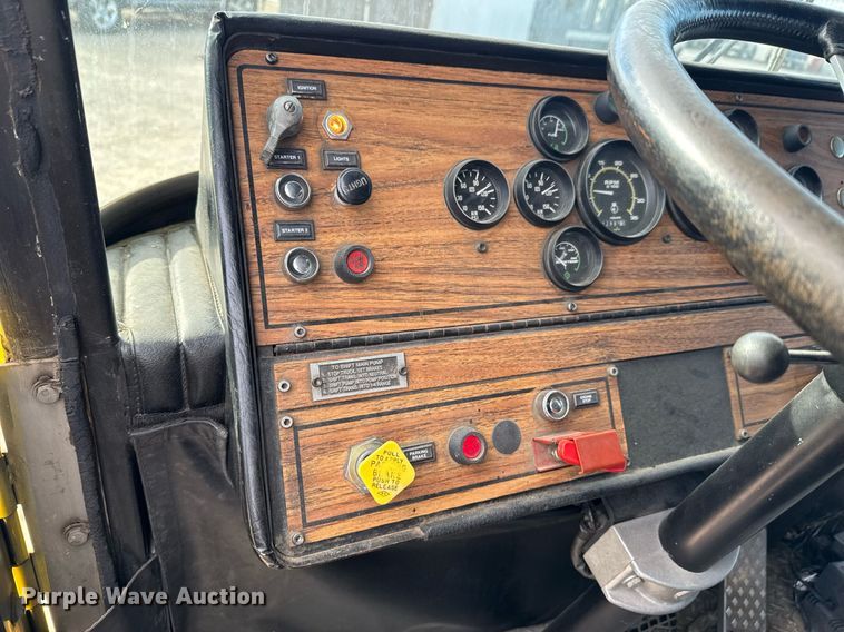 image for item DO0037 1986 Sutphen Deluge pumper fire truck