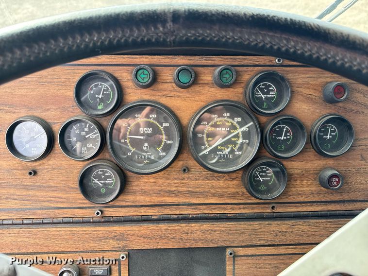 image for item DO0037 1986 Sutphen Deluge pumper fire truck