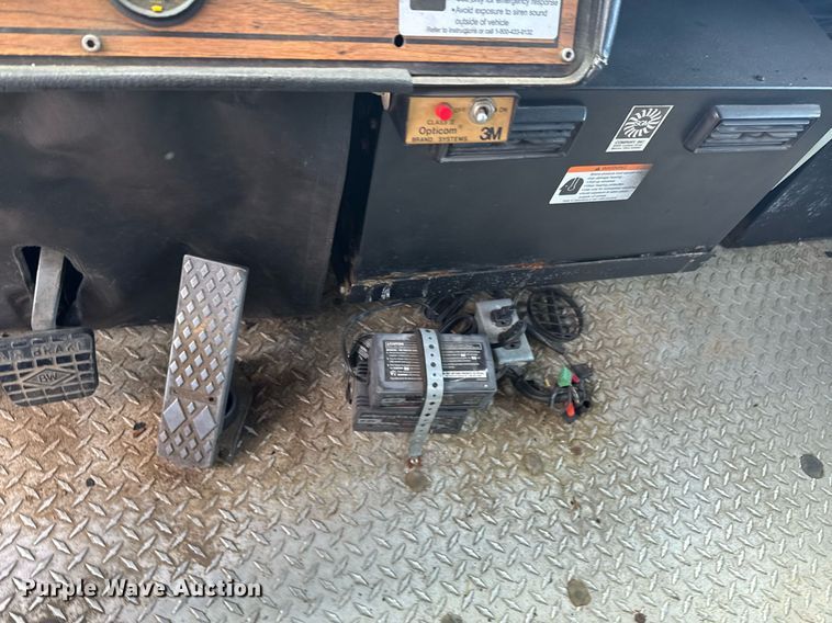 image for item DO0037 1986 Sutphen Deluge pumper fire truck