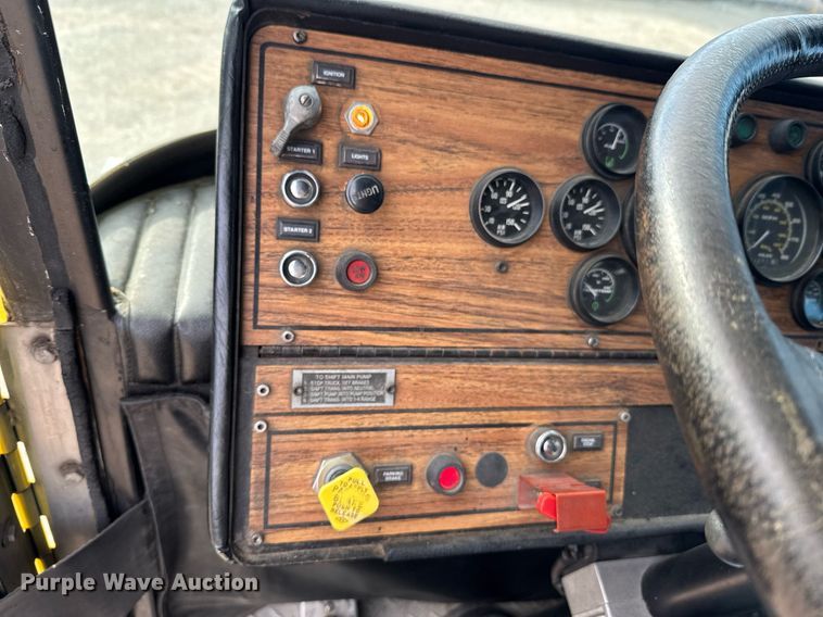 image for item DO0037 1986 Sutphen Deluge pumper fire truck