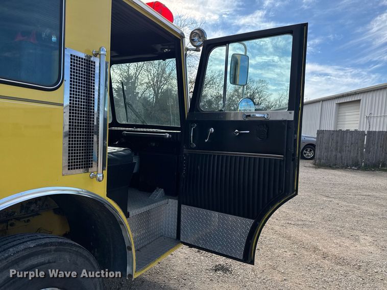 image for item DO0037 1986 Sutphen Deluge pumper fire truck