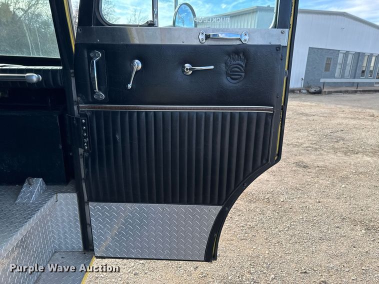 image for item DO0037 1986 Sutphen Deluge pumper fire truck