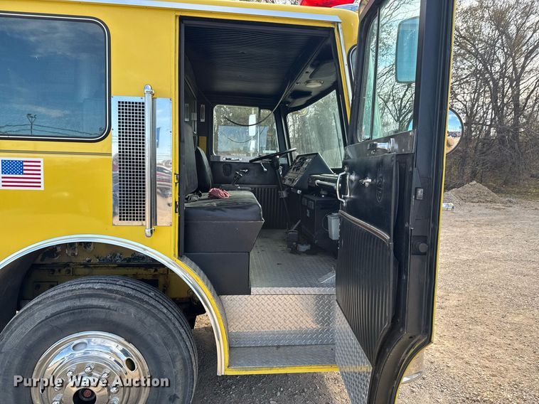 image for item DO0037 1986 Sutphen Deluge pumper fire truck