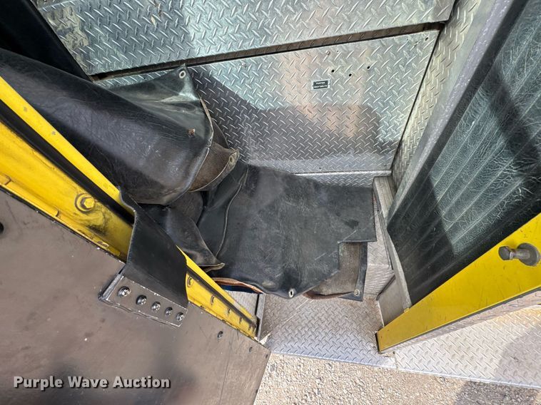 image for item DO0037 1986 Sutphen Deluge pumper fire truck