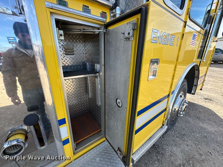 image for item DO0037 1986 Sutphen Deluge pumper fire truck