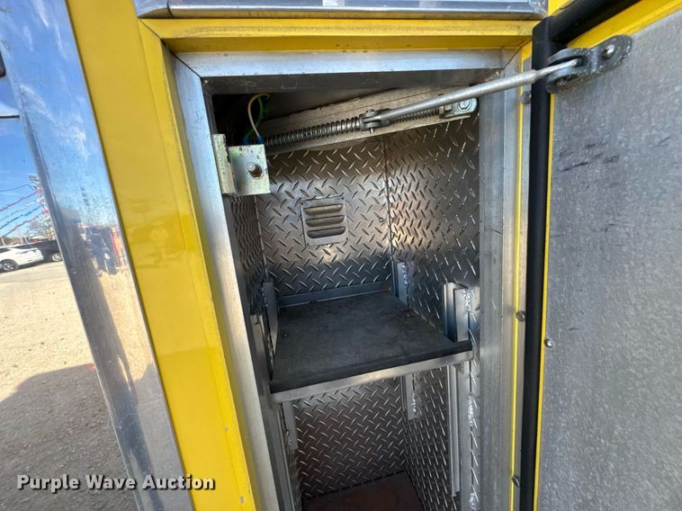 image for item DO0037 1986 Sutphen Deluge pumper fire truck